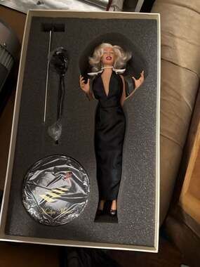 Marilyn Monroe Leading Ladies Series 1 16-Inch Fashion Doll Black and White Gown